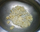A picture of step 2 of Lehsuni Methi Paneer.