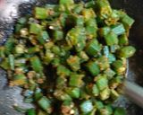 प्याज़ वाली भिन्डी (pyaz wali bhindi recipe in Hindi) रेसिपी चरण 3 फोटो