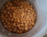 A picture of step 1 of Bengali style ghugni.