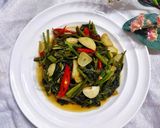 Foto langkah ke 4 dari resep Tumis Kangkung Bakso Saus Tiram.
