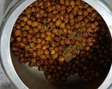 A picture of step 3 of Bihari Style Chana Ghugni.