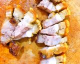 รูปขั้นตอนการทำที่ 2 ของ ยำไข่แดงเค็ม หมูกรอบ