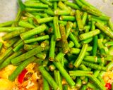 Gambar langkah 3 resipi Kacang Panjang Goreng Telur.