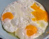 Hình bước làm 2 của món Trứng chiên nước mắm