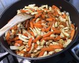 Une image de l'étape 10 de Carottes et panais en sucré salé.