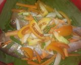 Foto langkah ke 4 dari resep Steamed Fish with Teriyaki Sauce.