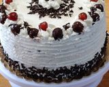 Fekete erdő torta meggyzselével recept fázis 13 fotója