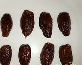 A picture of step 2 of Almond stuffed dates chocolate.