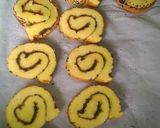 Foto langkah ke 3 dari resep Rotu gulung meses coklat.