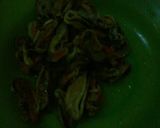 Foto langkah ke 1 dari resep Tumis kerang simpel.