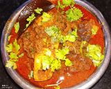 झणझणीत मटण रस्सा | मटणाचा रस्सा (Mutton Rassa Recipe in Marathi) रेसिपी स्टेप 5 फोटो 