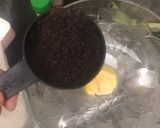 A picture of step 1 of Oreo trifle.