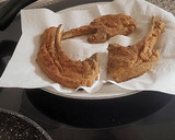 Foto del paso 9 de la receta: Chuletas de cordero rebozadas con pasta y espinacas