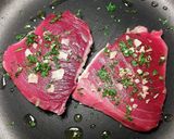 Foto del paso 9 de la receta: Filetes de atún a la plancha con aceite de perejil