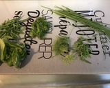 Une image de l'étape 1 de Pesto d'herbes aromatiques et ail mariné.