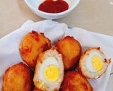 Hình bước làm 4 của món Cơm nguội bọc trứng cút chiên giòn