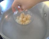 Foto del paso 4 de la receta: Mousse rellena de jelly cubierta con glaseado espejo🌌