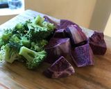 Foto langkah ke 2 dari resep Mpasi 6month ubi ungu mix brokoli with evo.