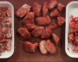 Foto del paso 1 de la receta: Setas salteadas con castañuelas de cerdo, jamón y ajo negro