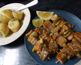 Foto del paso 3 de la receta: Brochetas de salmón con tamari y salsa de ostras