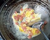 Foto langkah ke 2 dari resep Scramble Egg Mentai Rice.