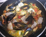Foto del paso 7 de la receta: Arroz con mejillón y merluza (Fácil, rápido y ligero)