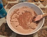 Foto del paso 5 de la receta: Torta vegana de cacao y limón con maní 🍫🍋