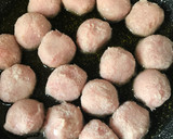 Foto del paso 1 de la receta: Albóndigas de pavo en salsa de tomate 🍅