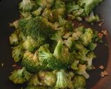 Foto del paso 4 de la receta: Brócoli al ajo