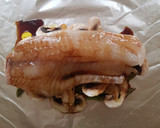 Foto del paso 2 de la receta: Filete de pescado empapelado con espárragos y champiñones