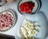 A picture of step 3 of Bun-pizza.