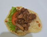 Foto langkah ke 5 dari resep Roti Pita Lipat Isi Ayam Lada Hitam.