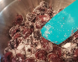 Foto del paso 5 de la receta: Cobbler de cerezas