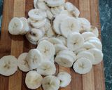 Foto del passaggio 2 della ricetta Frullato alle pesche e banane