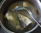 Foto langkah ke 7 dari resep Ikan Bumbu Kuning Lezat Praktis Untuk Anak.