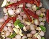 கொல்லிமலை ஸ்பெஷல் (சின்ன வெங்காய சட்னி) குழிப்பணியாரம் chinna Vengaya Chutni Recipe in Tamil) ரெசிபி ஸ்டேப் 1 புகைப்படம்