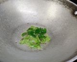 A picture of step 2 of South Indian upma.