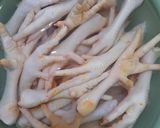 Hình bước làm 1 của món Chân gà ngâm sả tắc