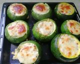 Foto del paso 5 de la receta: Zapallitos rellenos con lo que hay en casa