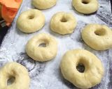 Foto langkah ke 5 dari resep Donat montok cheap and easy.