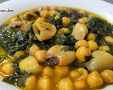Foto del paso 8 de la receta Potaje de garbanzos con calamar y espinacas