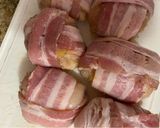 Foto del paso 3 de la receta: Bolitas de pechugas rellenas de plátano envueltas en bacon