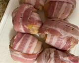 Foto del paso 3 de la receta: Bolitas de pechugas rellenas de plátano envueltas en bacon