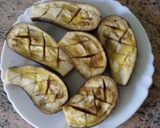 Foto del paso 1 de la receta: Berenjena rellenas de bacon gratinadas con cheddar