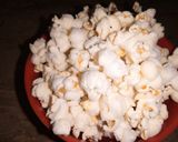 A picture of step 1 of Homemade popcorn recipe (without oil).