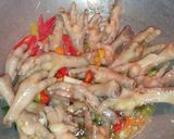 Foto langkah ke 2 dari resep Oseng ceker mie tahu pedas.