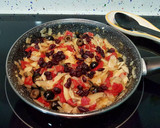Foto del paso 3 de la receta: Hojaldre de pimientos rojos, cebolla y setas!