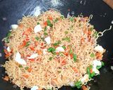 A picture of step 4 of Stir fry noodles.