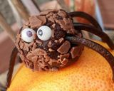 Foto del passaggio 8 della ricetta Ragnetti cioccolatosi🕷