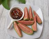 Foto langkah ke 5 dari resep Rujak Jambu Merah Biji.
